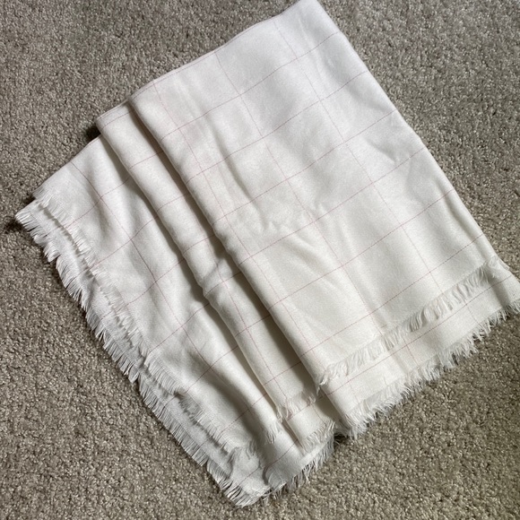 Steve Madden Wide and Long Pink Check Scarf Wrap - Picture 2 of 10